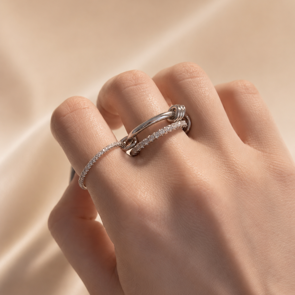 Amora Link Ring