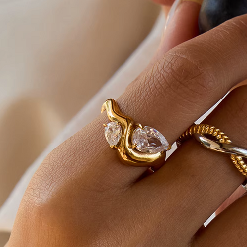 Amara Twist Ring
